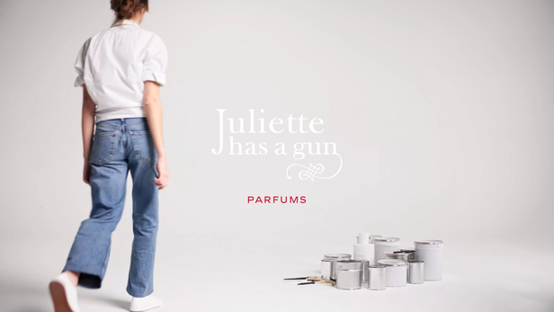 'JULIETTE HAS A GUN - NOT A PERFUME' - the live painting perfume spot was produced by <b>LGA MANAGEMENT</b>, Paris