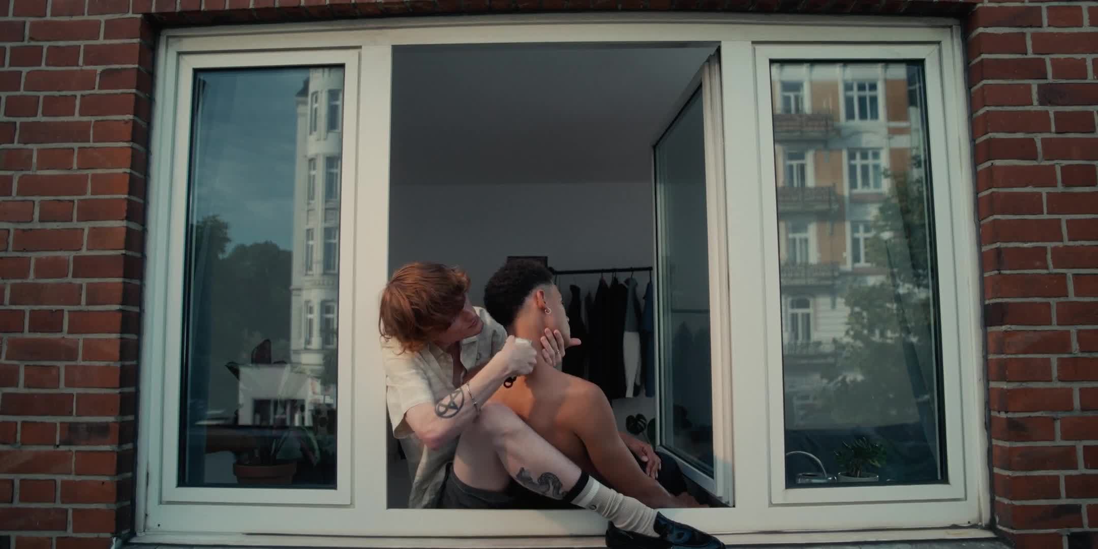 'Tenderly Masculine' - With <b>KALTBLUT Magazine</b> and <b>Fred Perry</b> through the Hamburg night, directed by Luis Reidl, Hair &amp; Makeup <b>Laura-Sophie LANGER c/o BIGOUDI</b>