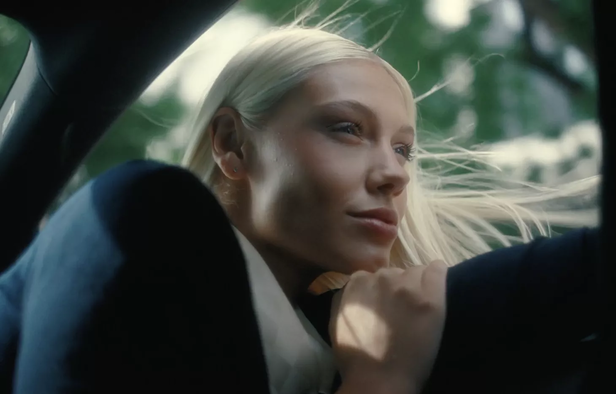 'Automation for a world in motion' - we show you the <b>FESTO spot</b> featuring model <b>Daniela Djokic c/o BRODYBOOKINGS</b>