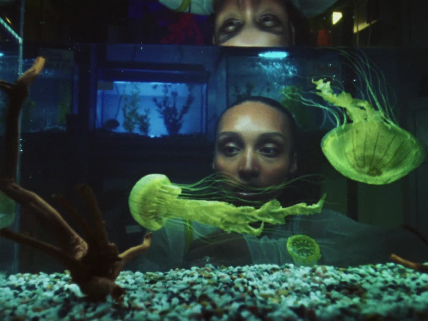 <b>Dive into Style and Innovation</b>: the campaign for the new<b> SWATCH SCUBAQUA</b> collection by Director<b> GRAJPER c/o ANALOG DIGITAL</b>
